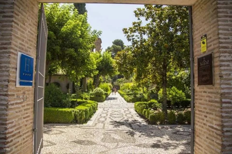 Alhambra Complex guided tour with full access