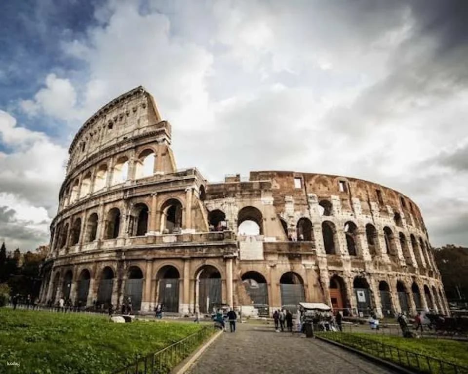 Restricted areas tour of Gladiator's Arena and Roman Forum