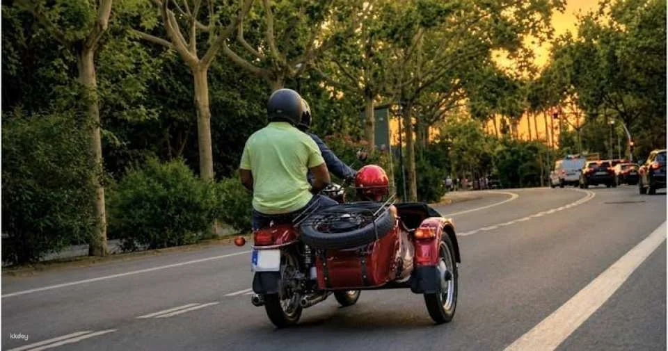Barcelona sunset tour by sidecar motorcycle with a private guide