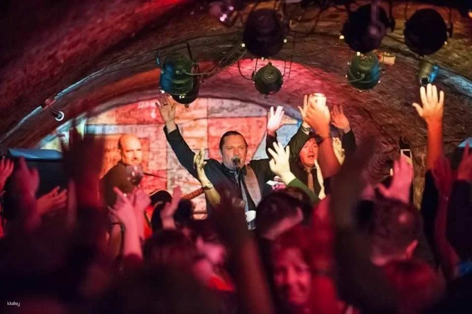 Magical Mystery bus tour of Beatles landmarks in Liverpool
