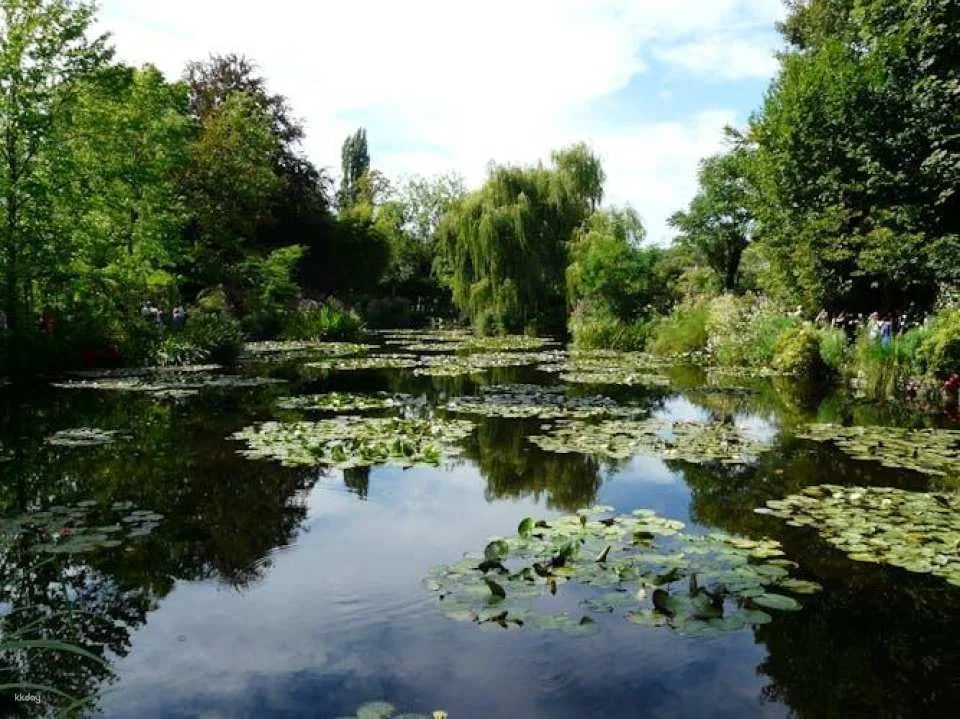 Full-Day Trip to Giverny and Claude Monet's House and Gardens from Paris