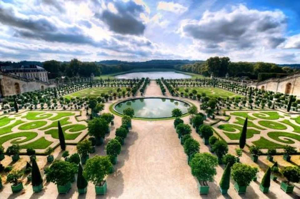 Versailles gardens guided walking tour with self-guided palace visit