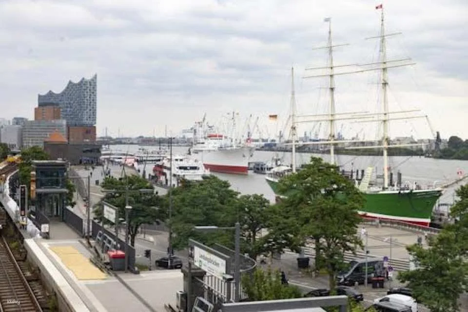 Elbphilharmonie to Hamburger Berg guided tour