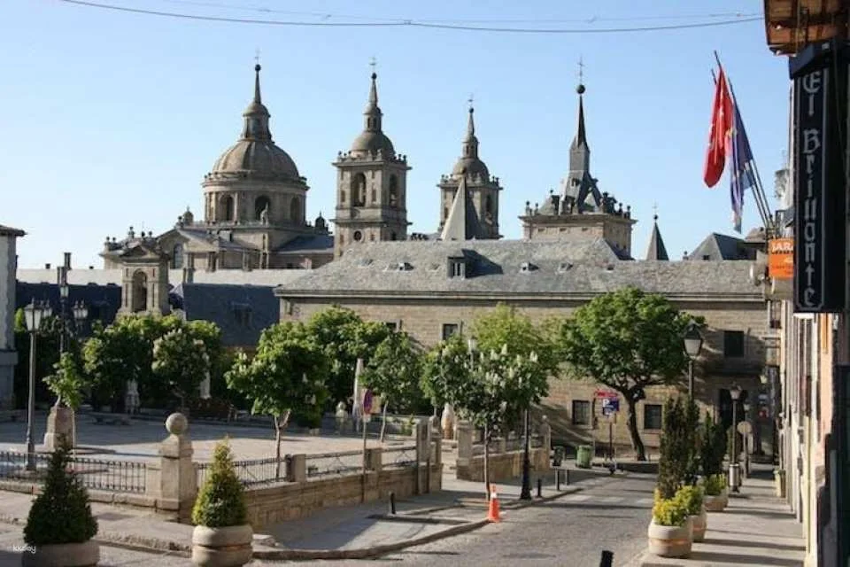 San Lorenzo de El Escorial skip-the-line tickets and guided tour