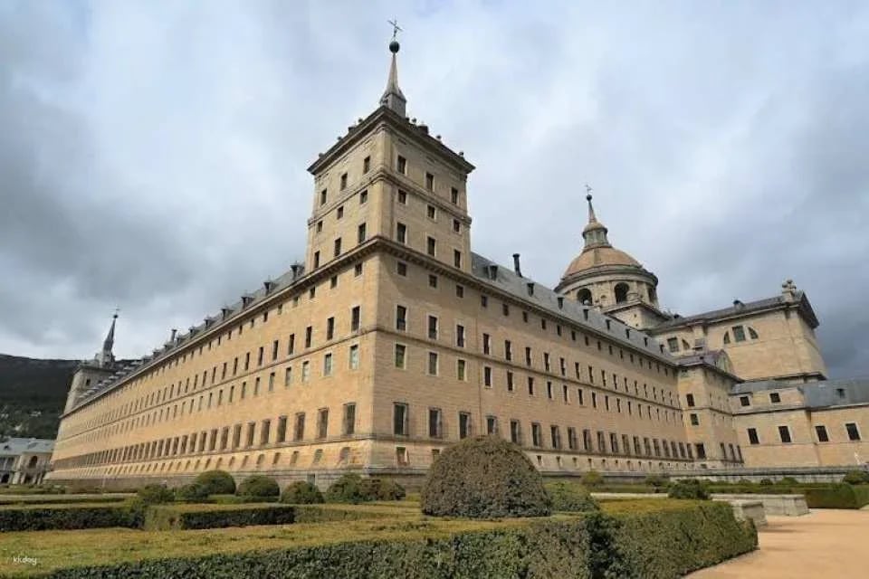 San Lorenzo de El Escorial skip-the-line tickets and guided tour