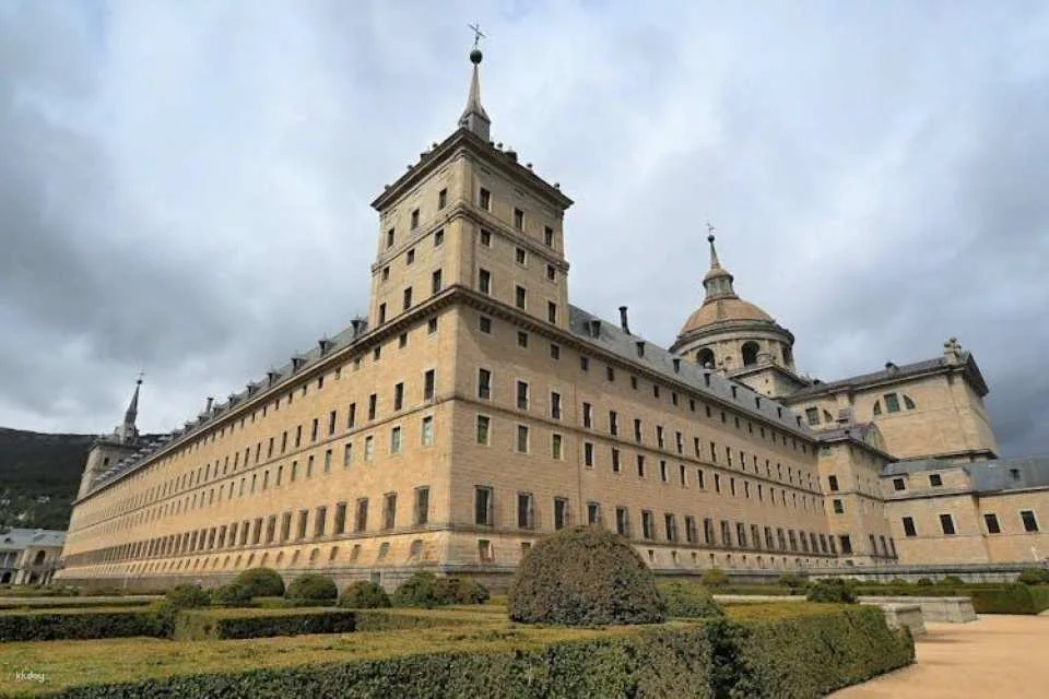 San Lorenzo de El Escorial skip-the-line tickets and guided tour