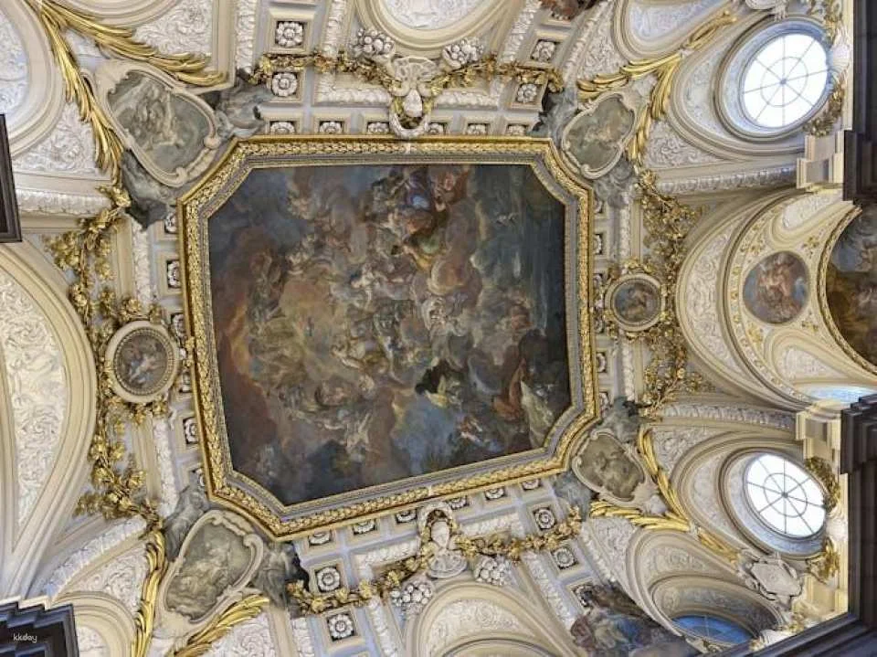 Royal Collections Gallery and Royal Palace Guided Tour in Spanish
