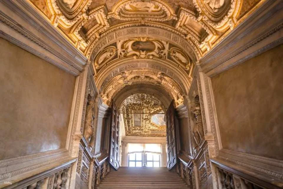 Doge's Palace skip the line ticket and guide-book