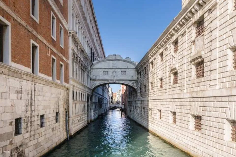 Doge's Palace skip the line ticket and guide-book