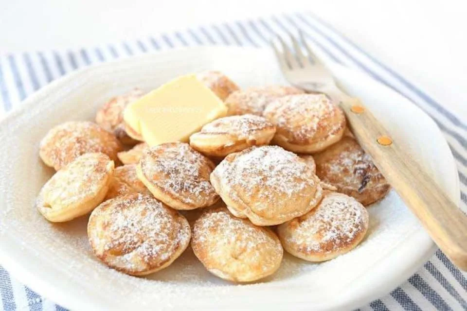 Simonehoeve cheese and clogs tour with mini Dutch pancakes