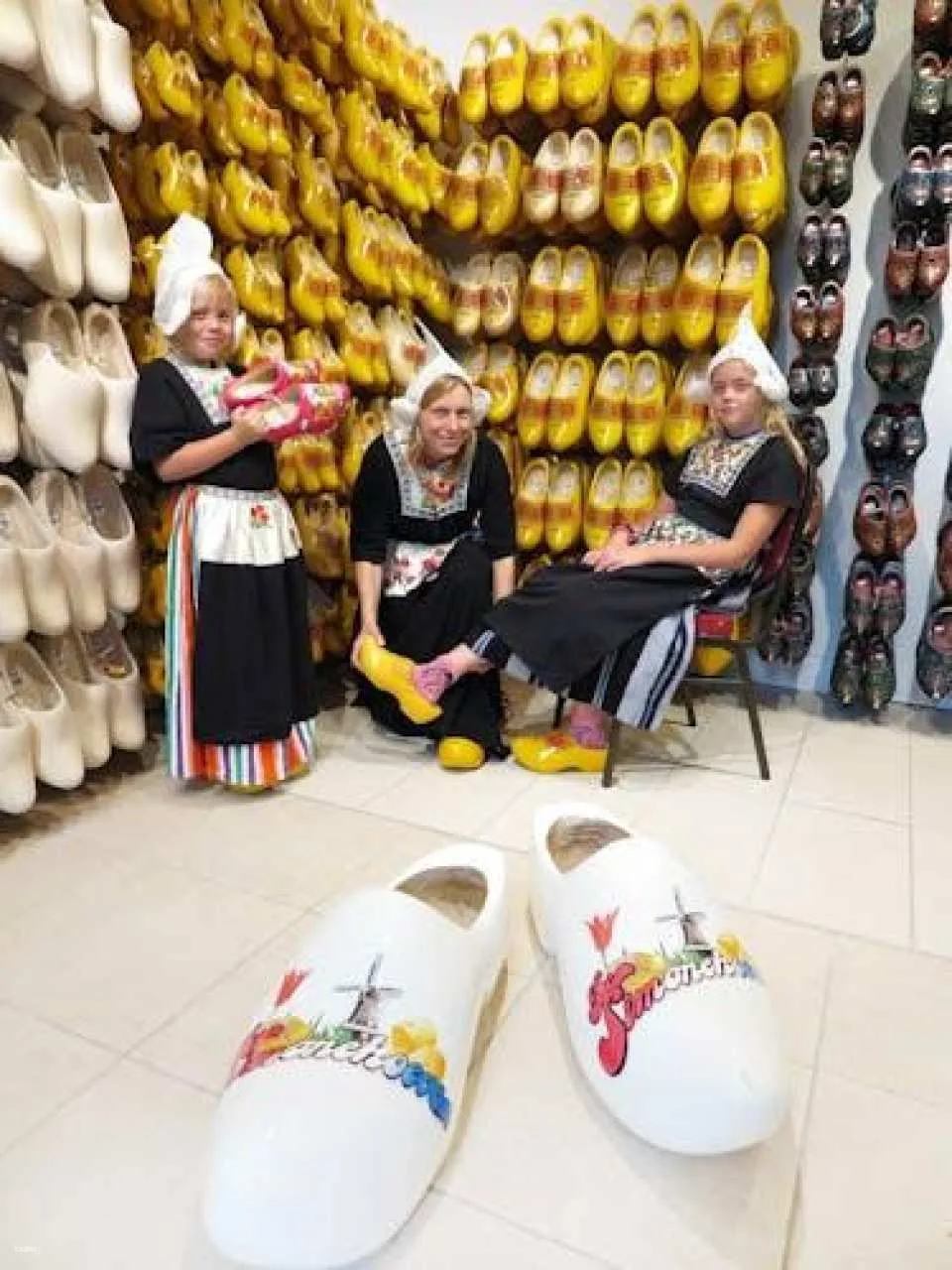 Simonehoeve cheese and clogs tour with mini Dutch pancakes