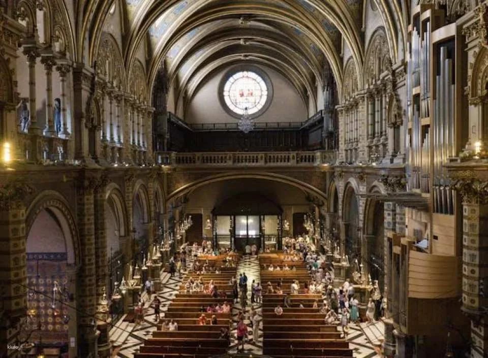Half-day Montserrat guided tour from Barcelona
