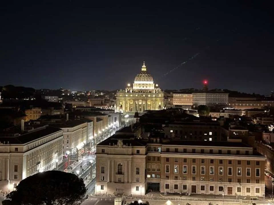 St. Peter's Basilica with reserved entry and Rome's panoramic bus tour
