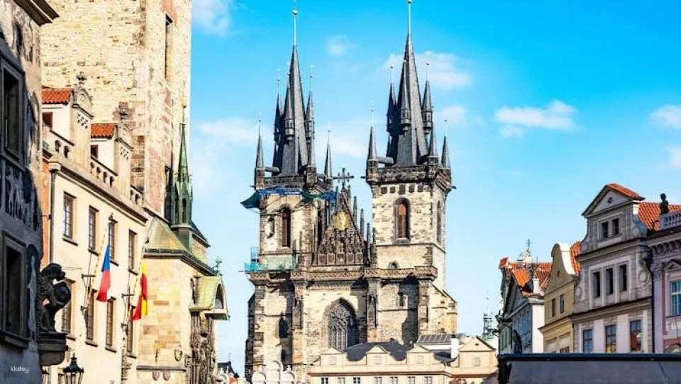 Prague pass with Castle entry and Vltava River cruise