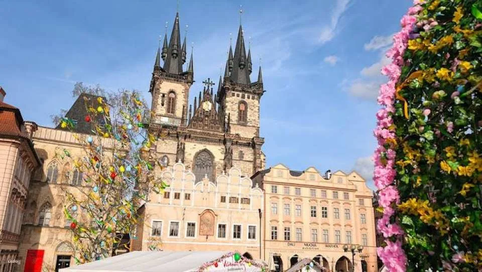 Prague pass with Castle entry and Vltava River cruise
