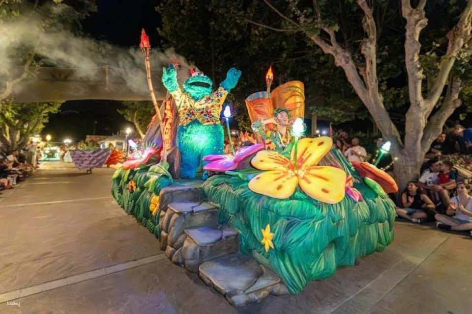 Caribe Aquatic Park by day and PortAventura Park by night 1-day combo