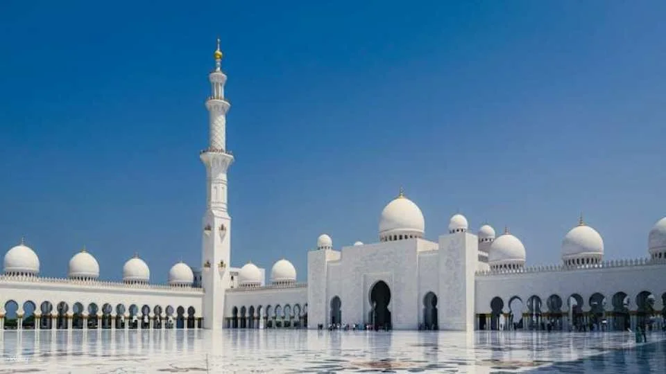 Guided tour of Abu Dhabi cultural heritage landmarks