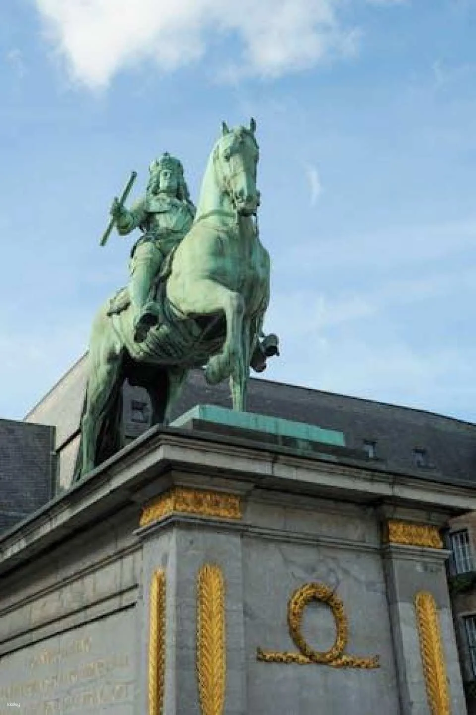 Historical Costume Tour with Jan Wellem through Düsseldorf's Old Town