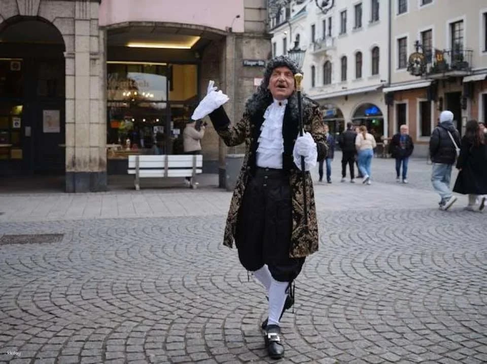 Historical Costume Tour with Jan Wellem through Düsseldorf's Old Town