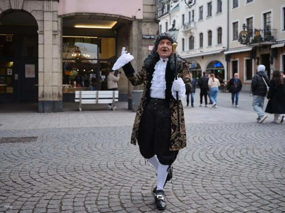 Historical Costume Tour with Jan Wellem through Düsseldorf's Old Town