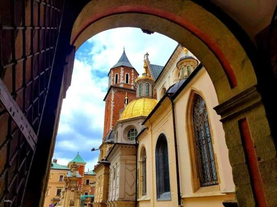Spanish Guided Tour to Wawel Highlights
