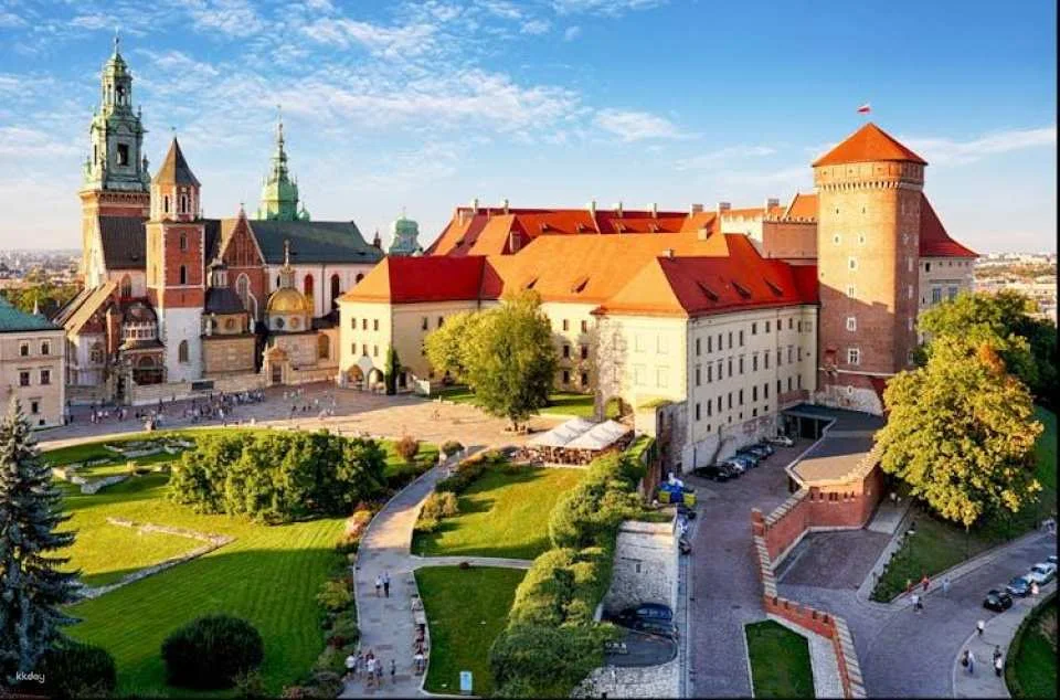 Spanish Guided Tour to Wawel Highlights