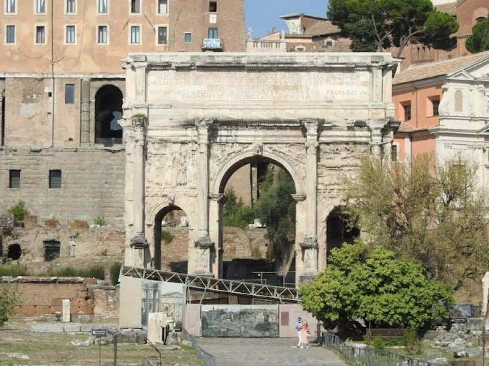 Colosseum, Forum and Palatine in small group with Dutch guide