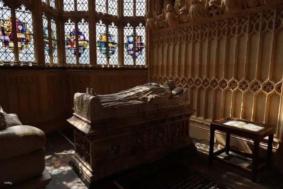 Guided royal walking tour of London with Westminster Abbey ticket