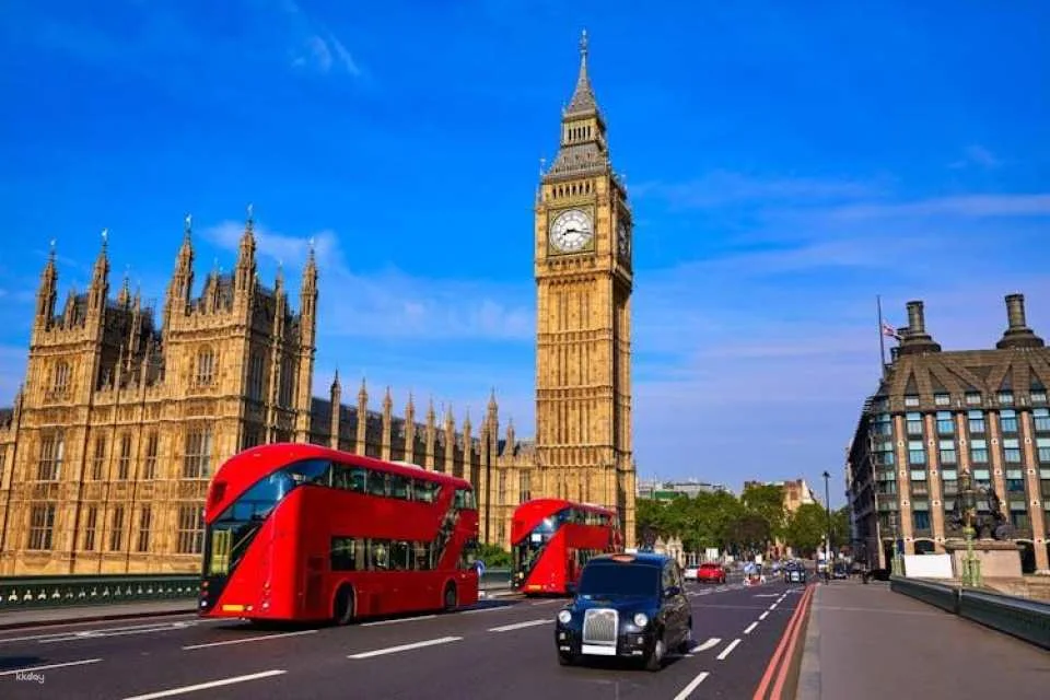 Guided royal walking tour of London with Westminster Abbey ticket