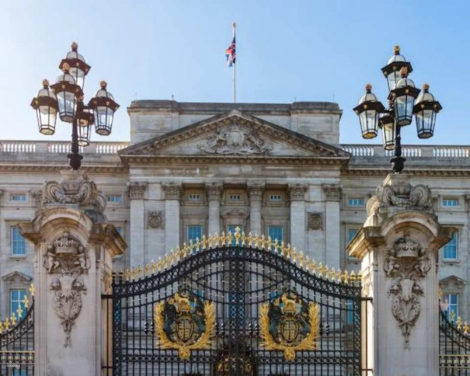 Guided royal walking tour of London with Westminster Abbey ticket