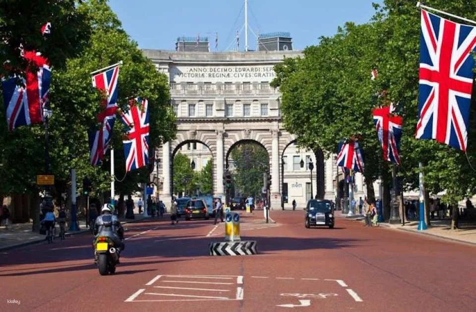 Guided royal walking tour of London with Westminster Abbey ticket