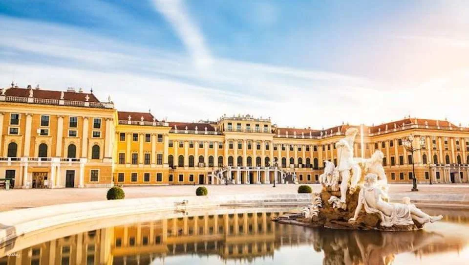 Vienna combo tickets with Schönbrunn, Sisi and walking tour