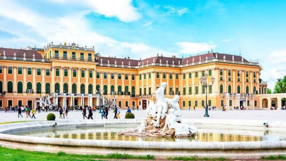 Vienna combo tickets with Schönbrunn, Sisi and walking tour