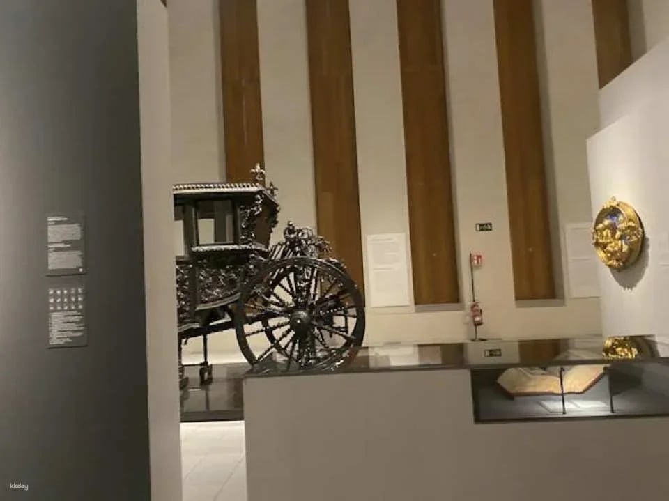 Royal Collections Gallery Tickets and Guided Tour in English
