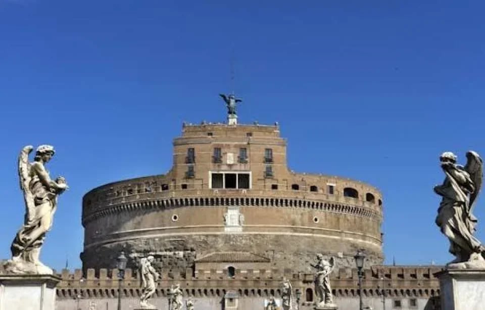 Guided tour of Castel Sant'Angelo with local guide and terrace views