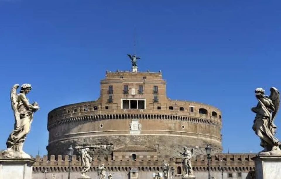 Guided tour of Castel Sant'Angelo with local guide and terrace views