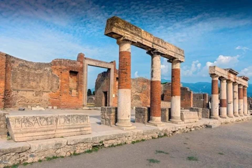 Full-Day Guided Tour of Pompeii from Rome with Lunch