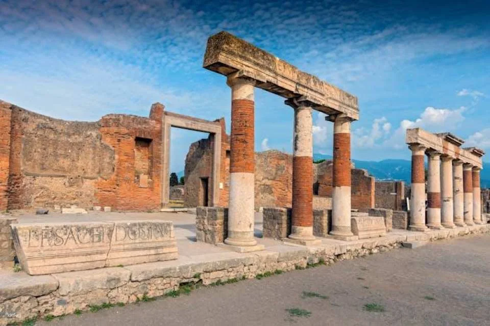 Full-Day Guided Tour of Pompeii from Rome with Lunch