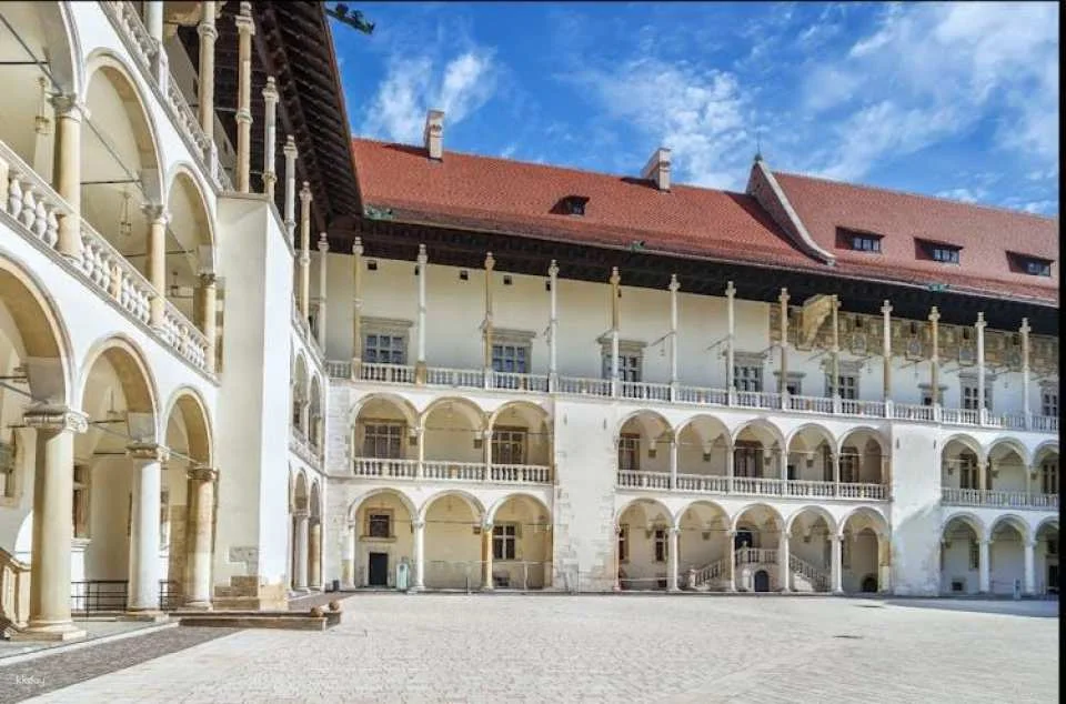 English Guided Tour to Wawel Castle Highlights