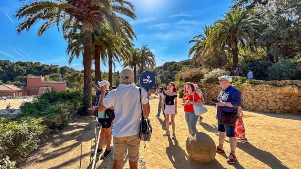 Fast-track access to Park Güell with guided tour
