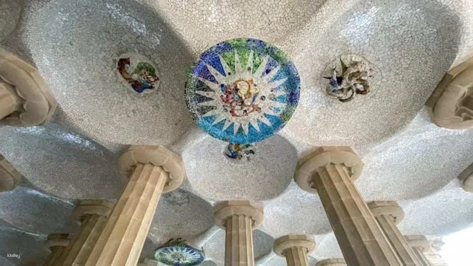 Fast-track access to Park Güell with guided tour