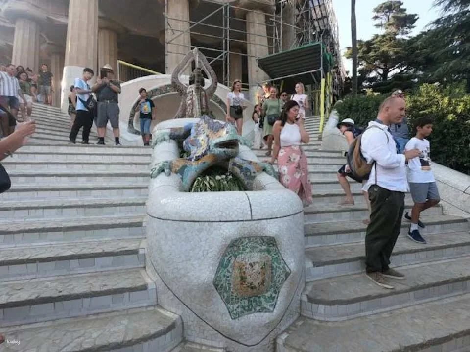 Fast-track access to Park Güell with guided tour