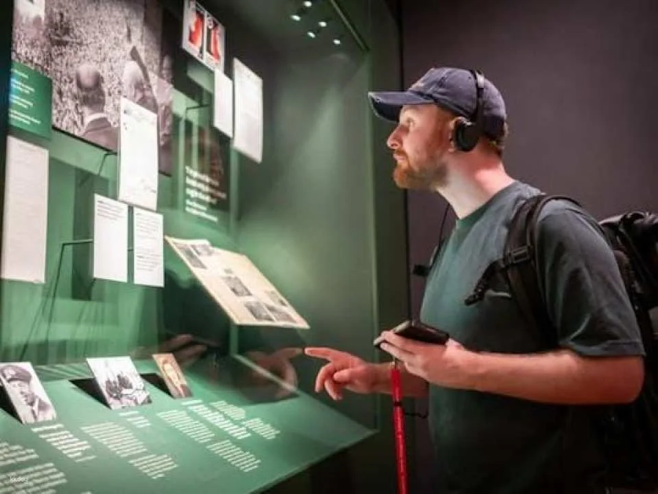 Big Ben, Churchill War Rooms, and Buckingham Palace tickets and guided tour