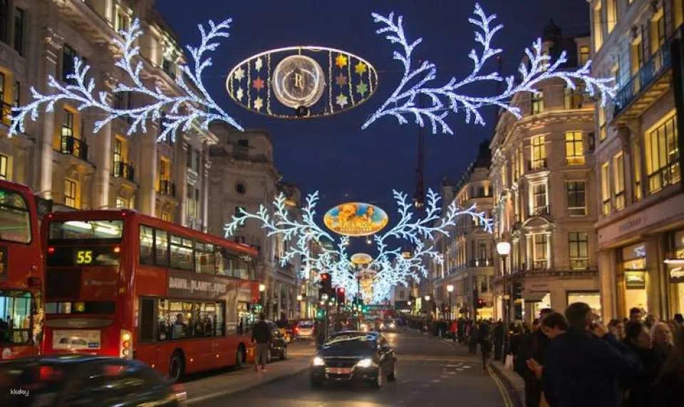 London Christmas bus tour with afternoon tea and snacks
