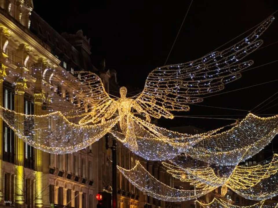 London Christmas bus tour with afternoon tea and snacks