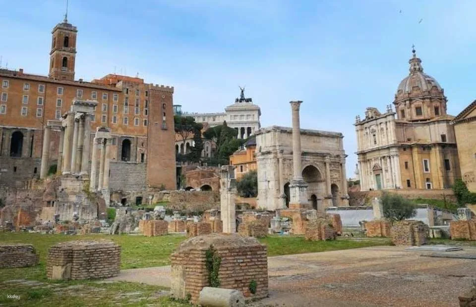 Colosseum semi-private tour with Roman Forum and Palatine Hill