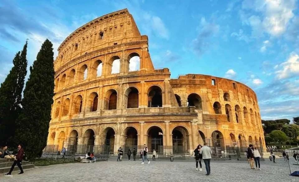 Colosseum semi-private tour with Roman Forum and Palatine Hill