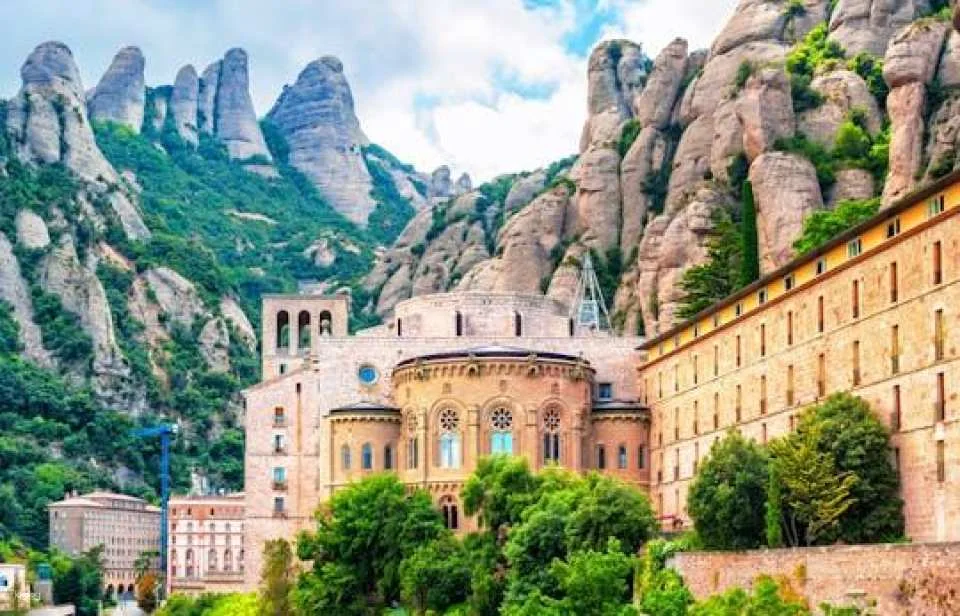 Montserrat and Escolania choir tour with roundtrip transportation from Barcelona (603361)