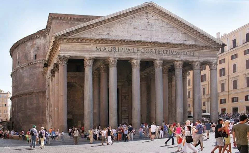 Guided Walking Tour of Rome Centre and Trevi Underground District