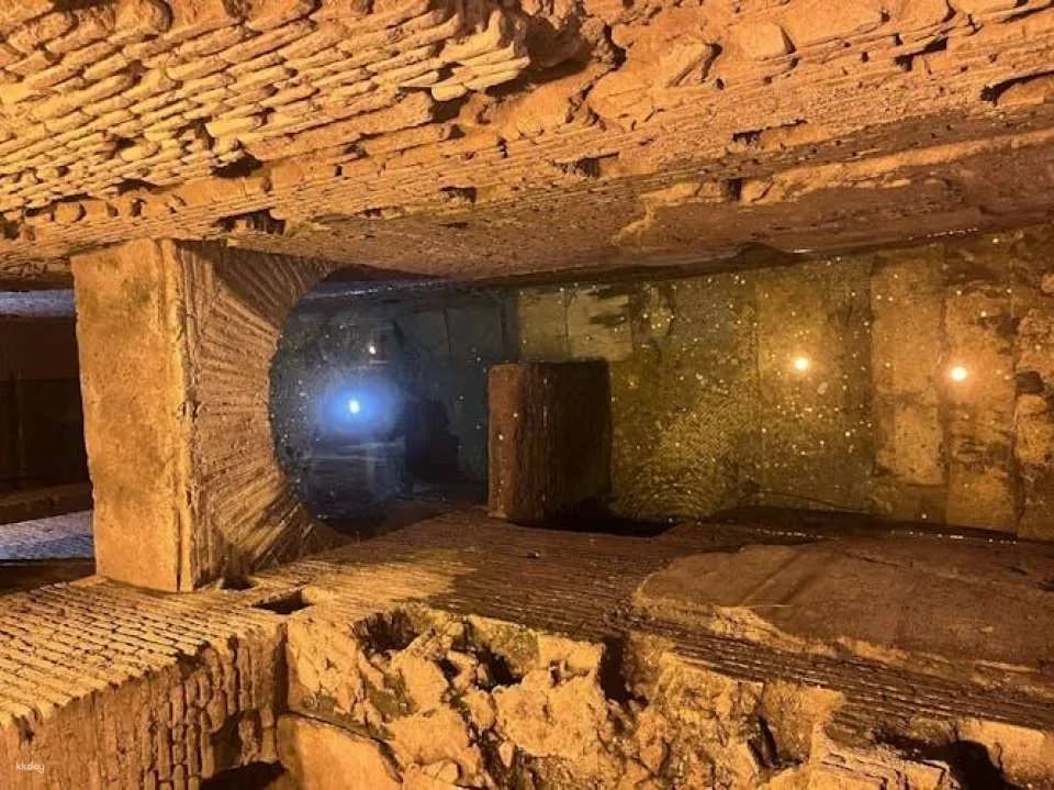 Guided Walking Tour of Rome Centre and Trevi Underground District